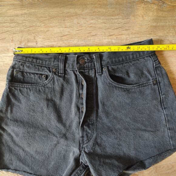 Vintage Levi's 501 Jean Shorts Womens 32 Black Wash Cut Offs Button Fly Festival - Picture 6 of 12